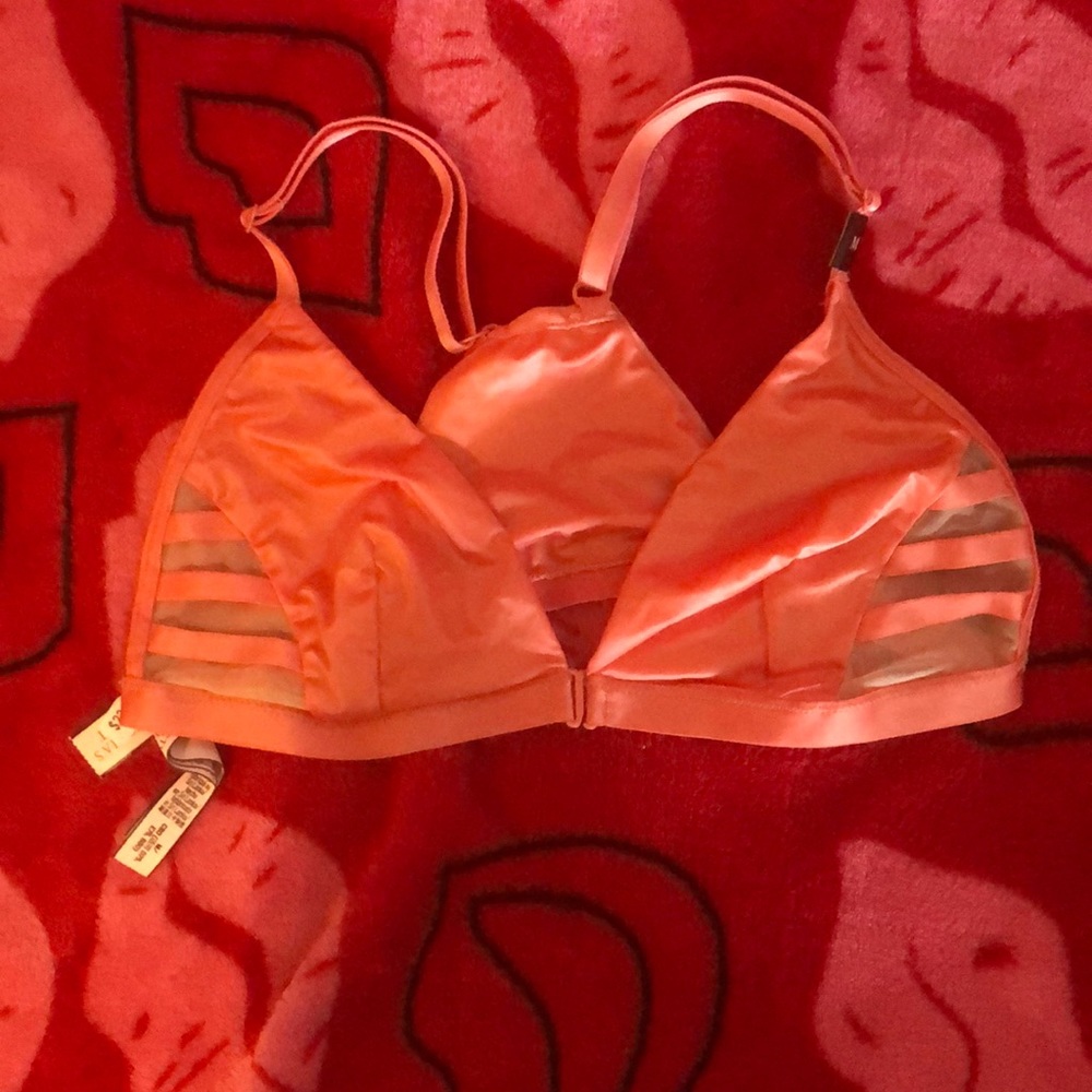 Victor Secret Bralette NWT. Medium